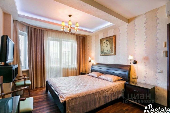 3-комн квартира ул Таврическая, 2,  д. 2