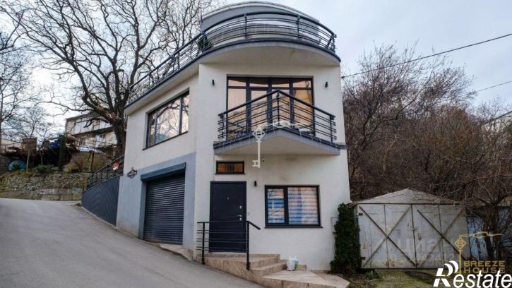 Помещение свободного назначения г Ялта, улица Грибоедова, зд 18А