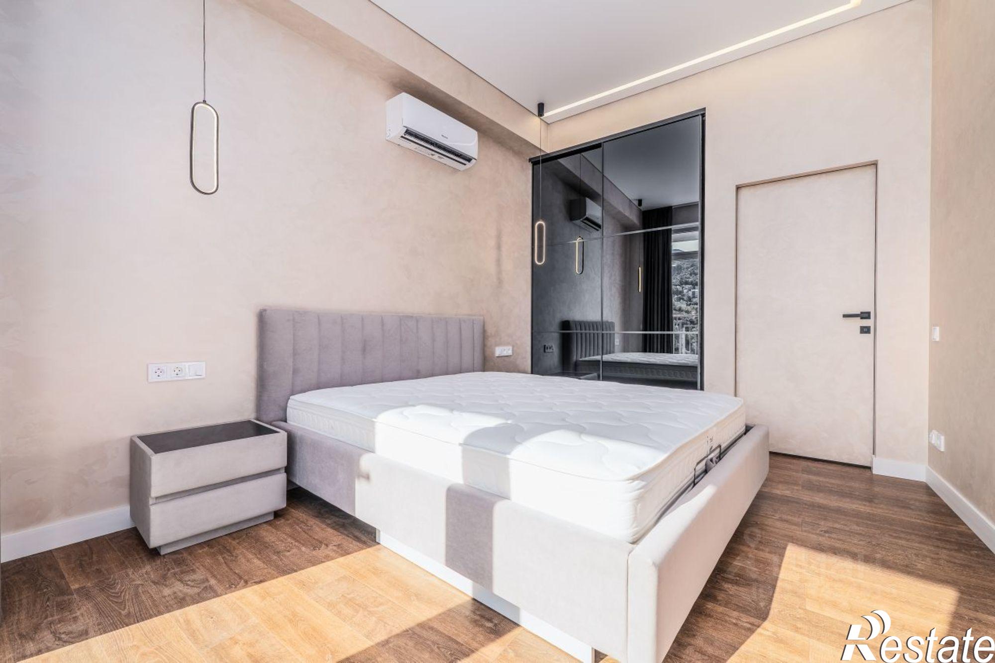 Купить квартиру за 23 500 000 рублей на улица Коммунаров, 12