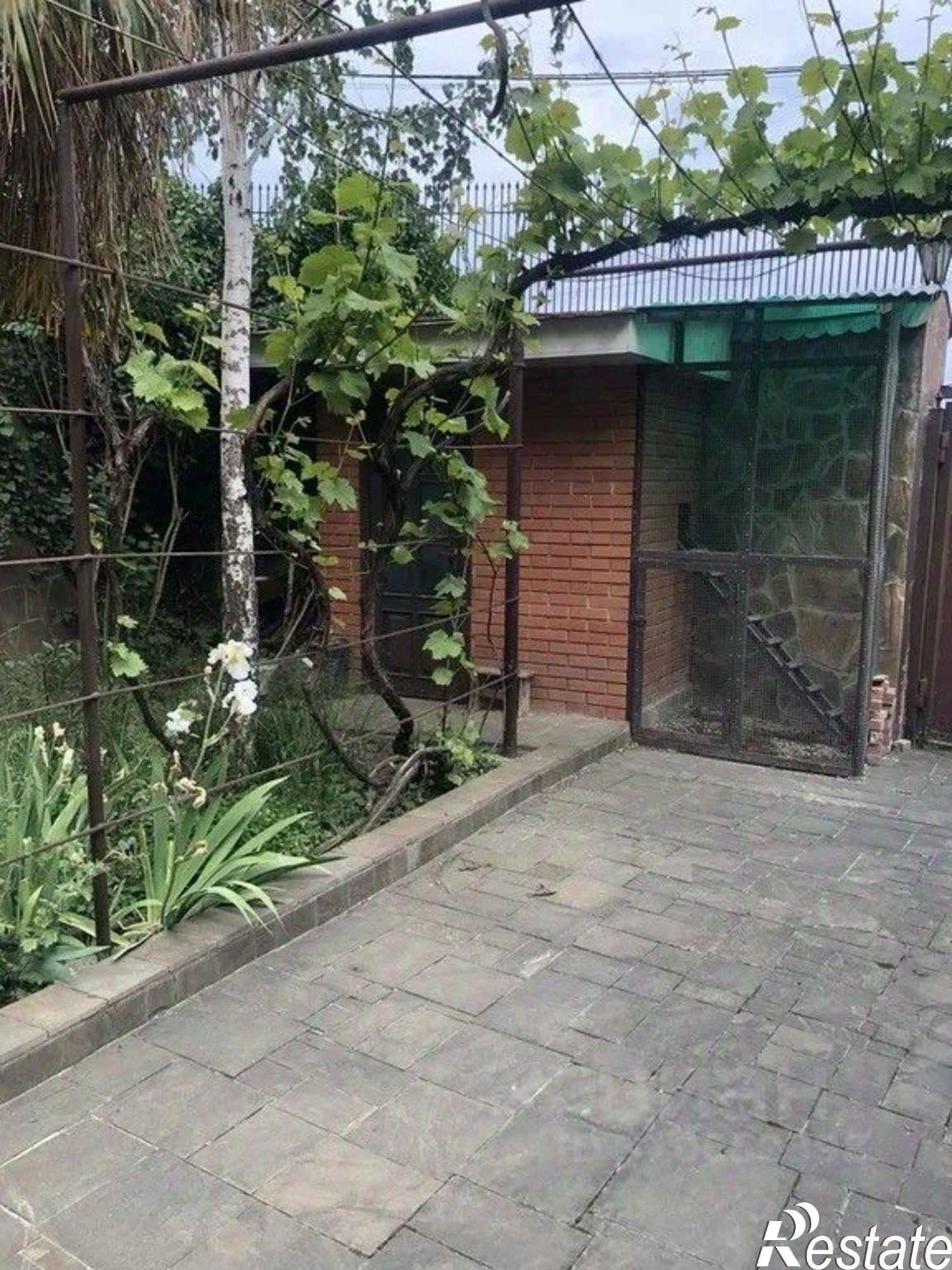 Сдать дачу, дом, коттедж за 80 000 рублей на улица Адаманова