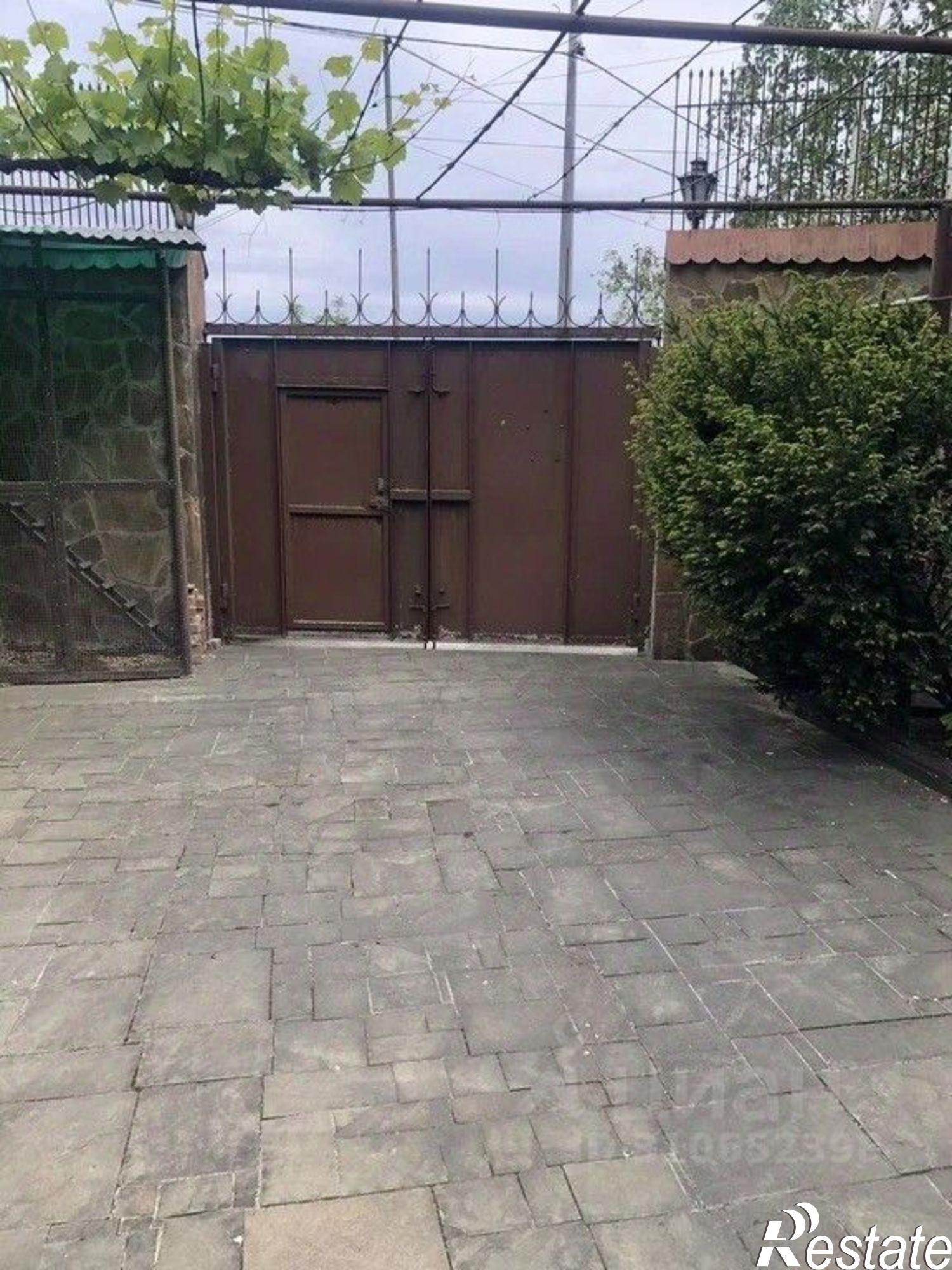 Сдать дачу, дом, коттедж за 80 000 рублей на улица Адаманова