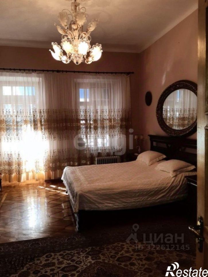 4-комн квартира улица Войкова, 3,  д. 3