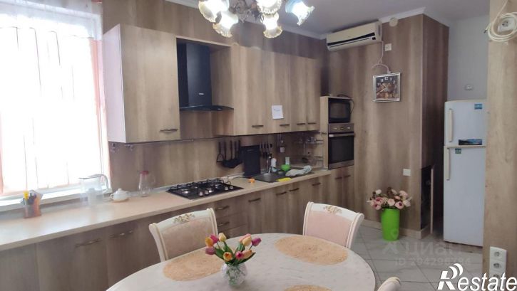 6-комн квартира ул Дмитриева, 8,  д. 8