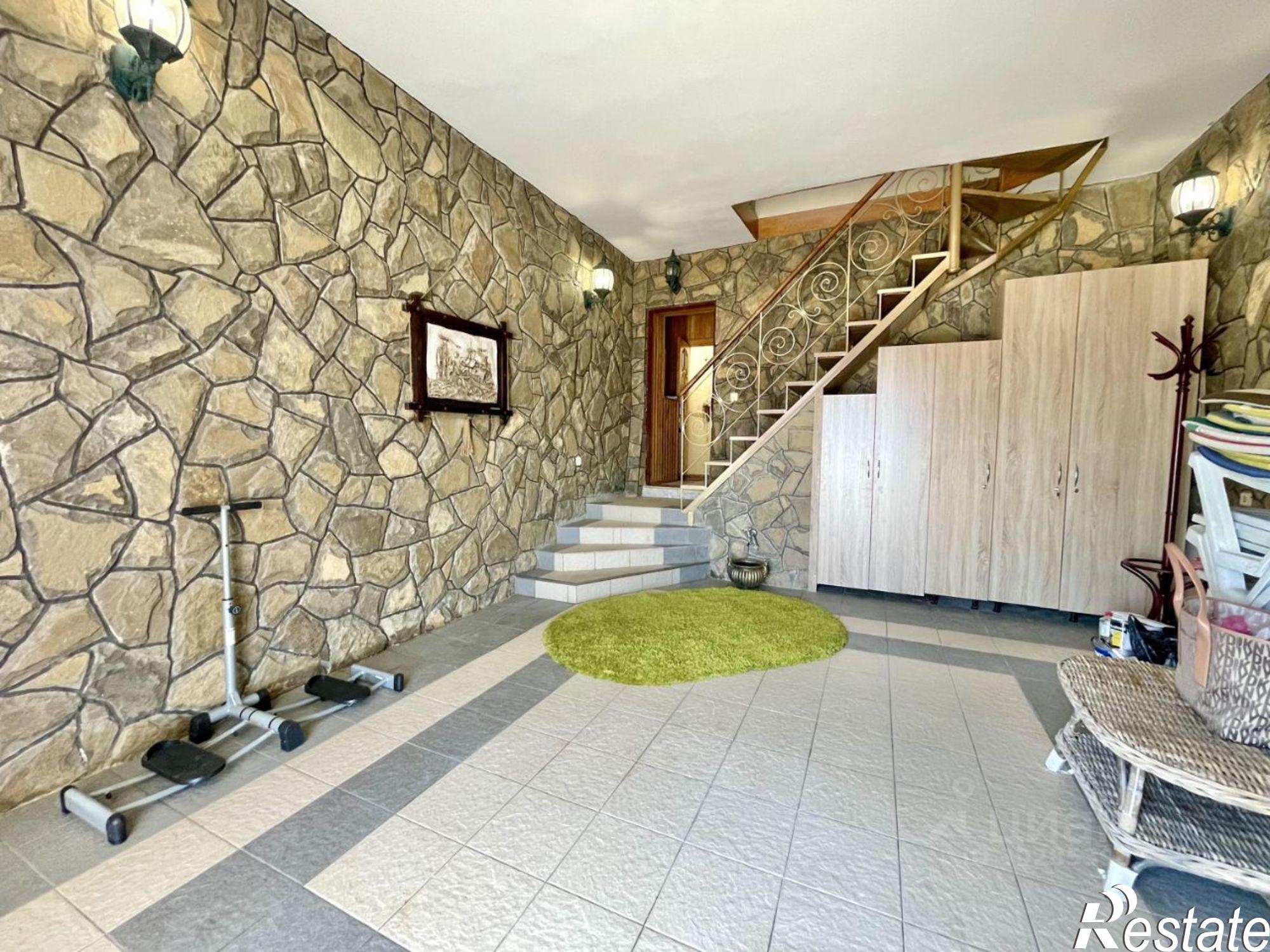 Купить квартиру за 39 500 000 рублей на Алупка, улица Ленина, 35Б