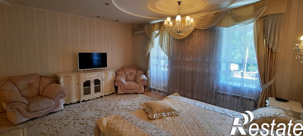 Сдать квартиру за 75 000 рублей на Набережная имени Ленина, 13