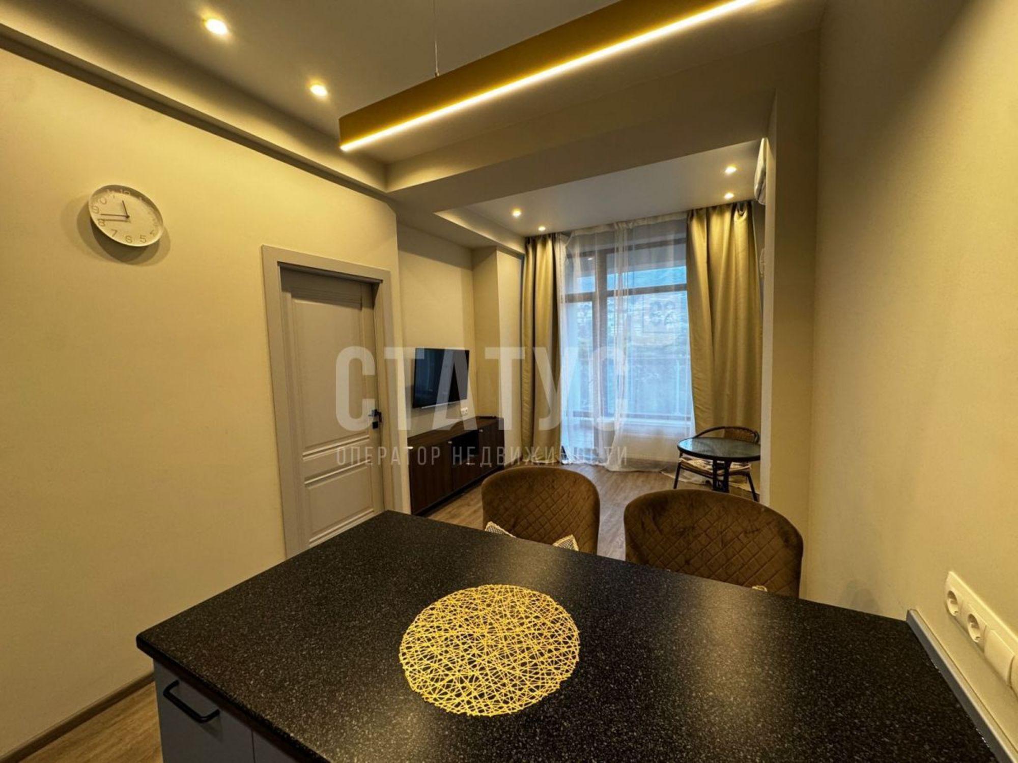 Сдать квартиру за 70 000 рублей на имени Ленина наб, 4