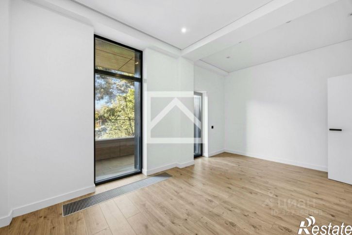 3-комн квартира ул Строителей, 10,  д. 10