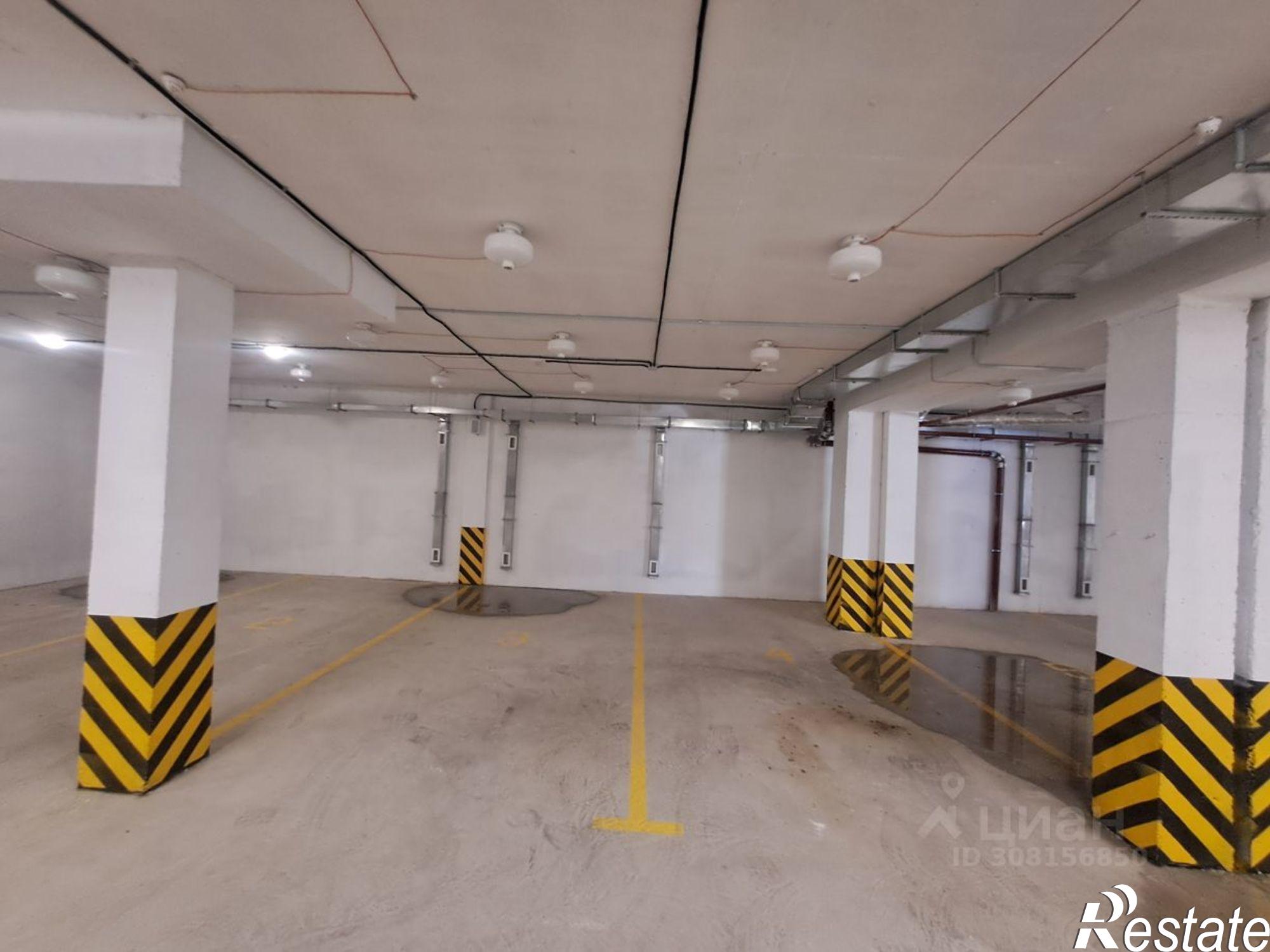 Купить гараж, место в паркинге за 2 200 000 рублей на ул Ялтинская, 14