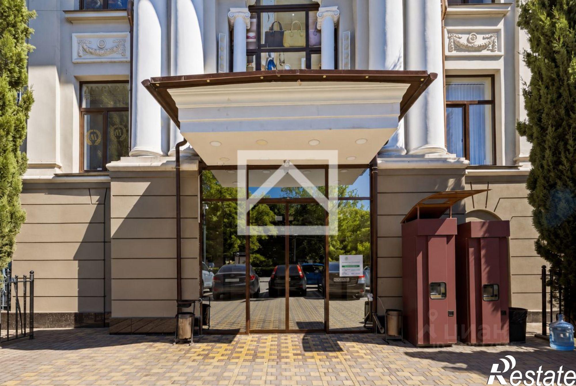 Купить торговое помещение за 639 735 000 рублей на ул Московская, 3
