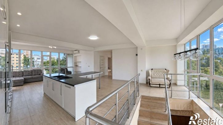 4-комн квартира улица Достоевского, 18Е,  д. 18Е