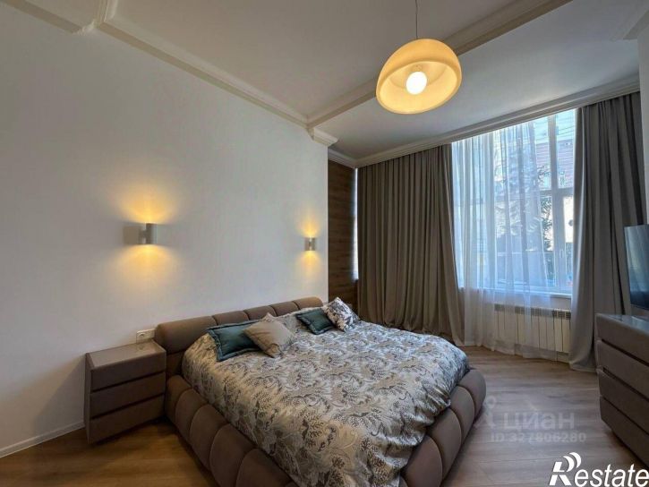 3-комн квартира улица Войкова, 20,  д. 20