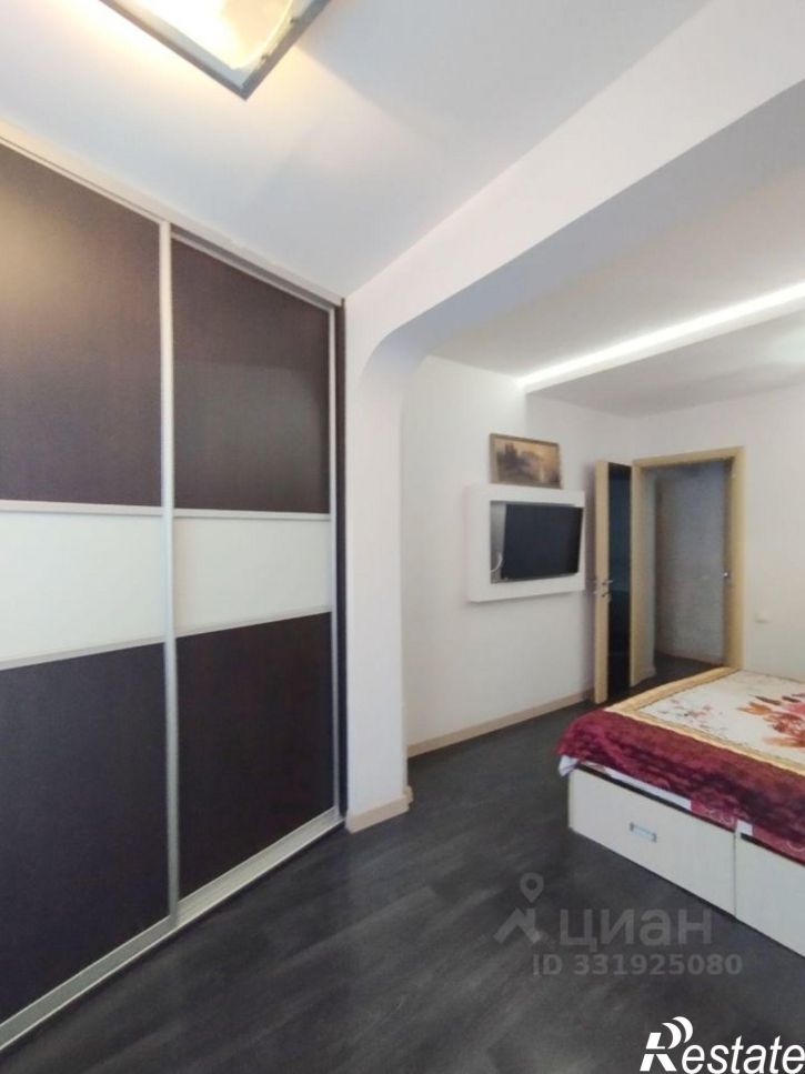 3-комн квартира ул Дзержинского, 33 3,  д. 33 3,  к. 3