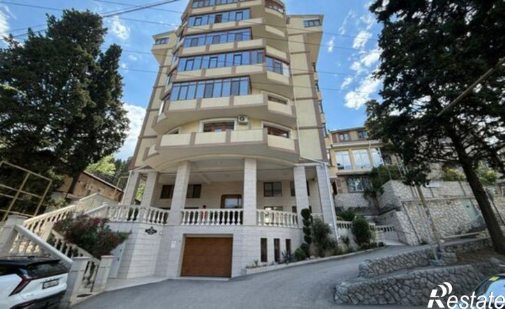 3-комн квартира Ялта, улица Володарского, 3