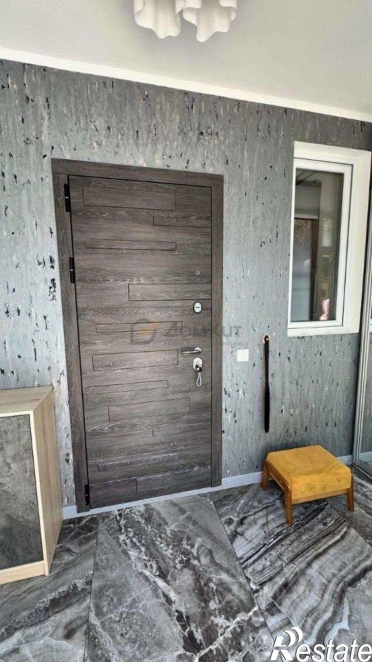 3-комн квартира ул Коммунаров, 1,  д. 1