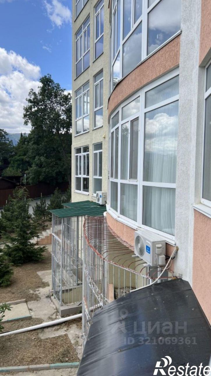 3-комн квартира ул Авроры, 12,  д. 12