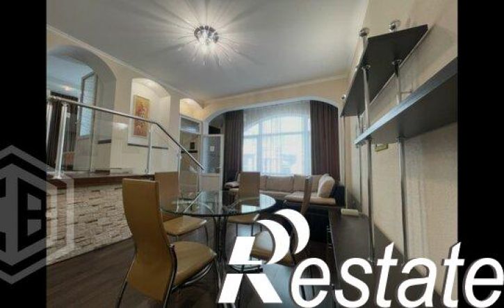 8-комн квартира улица Свердлова, 10,  д. 10